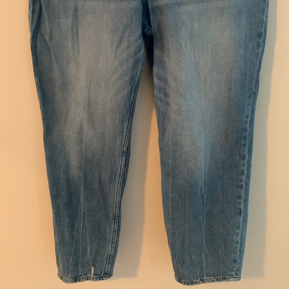 Abercrombie & Fitch The Mom High Rise Jeans - Picture 4 of 11